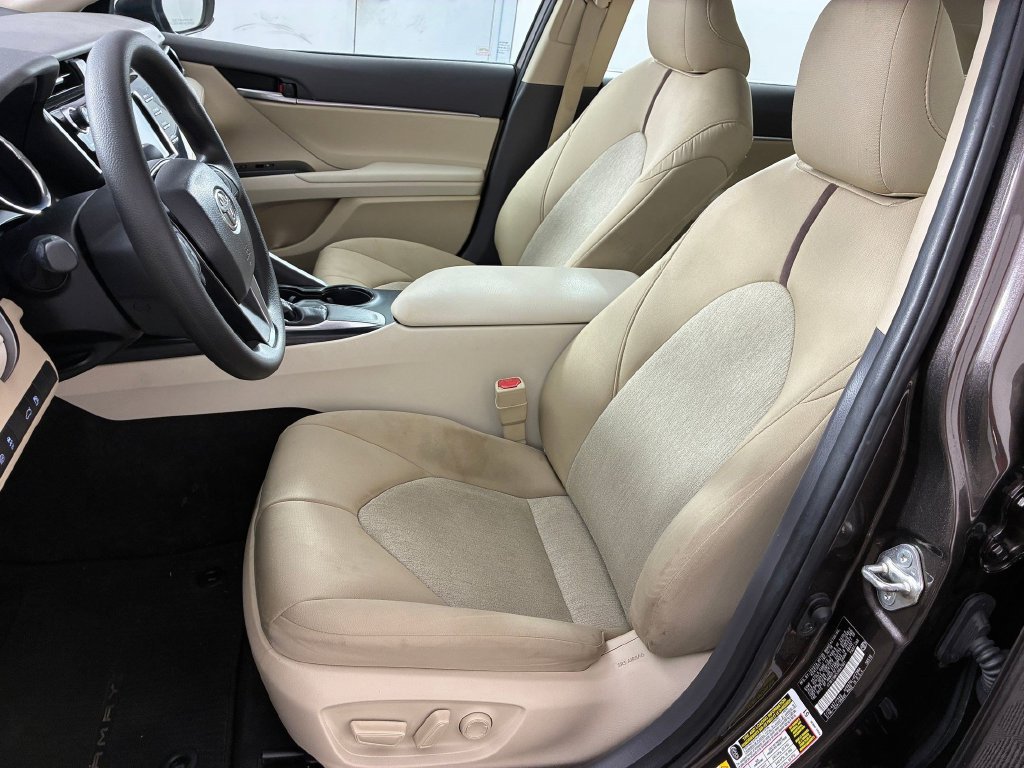 Used 2018 Toyota Camry LE FWD image 15