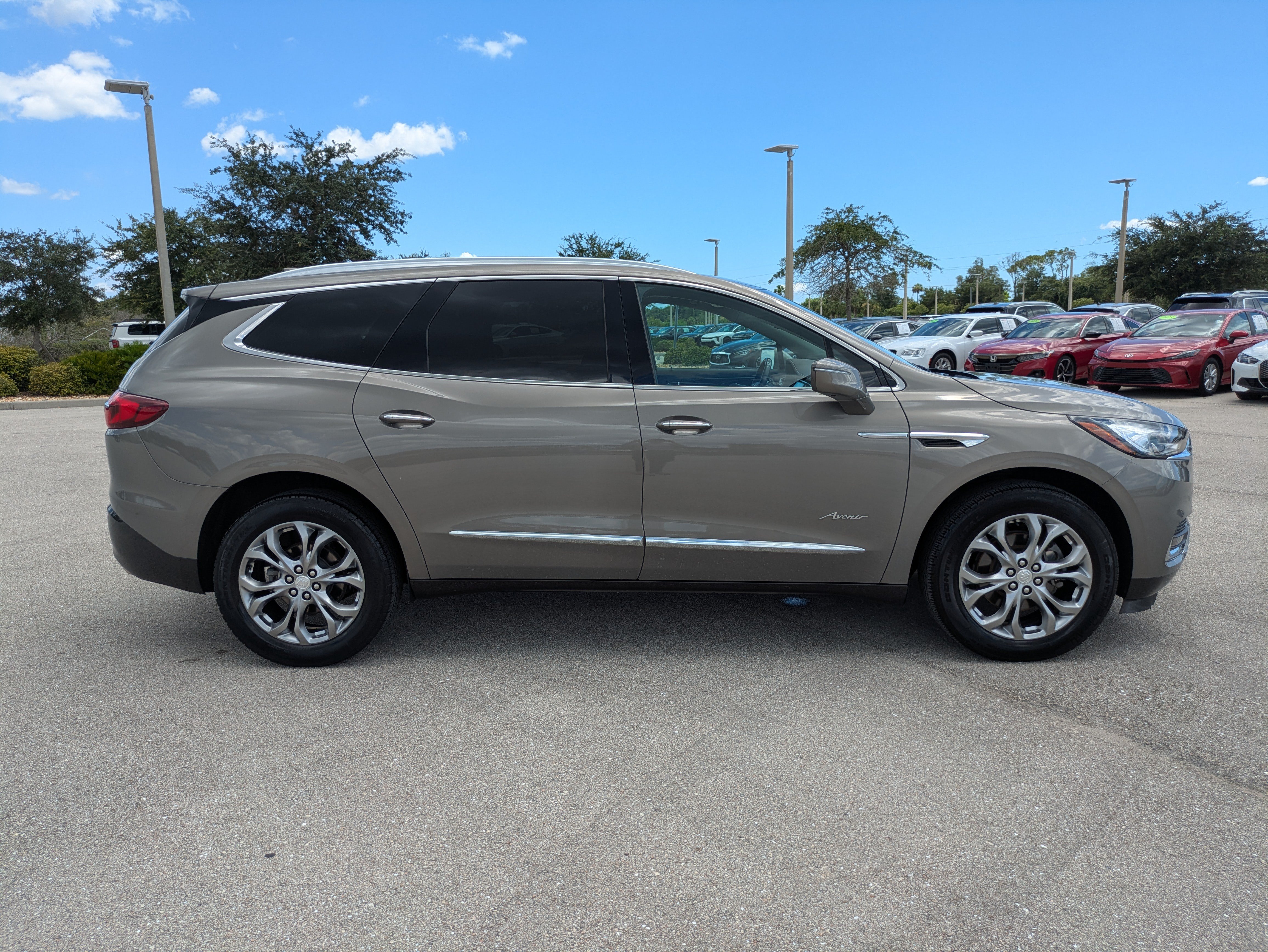 Used 2019 Buick Enclave Avenir w/ Avenir Technology Package AWD/4WD image 3