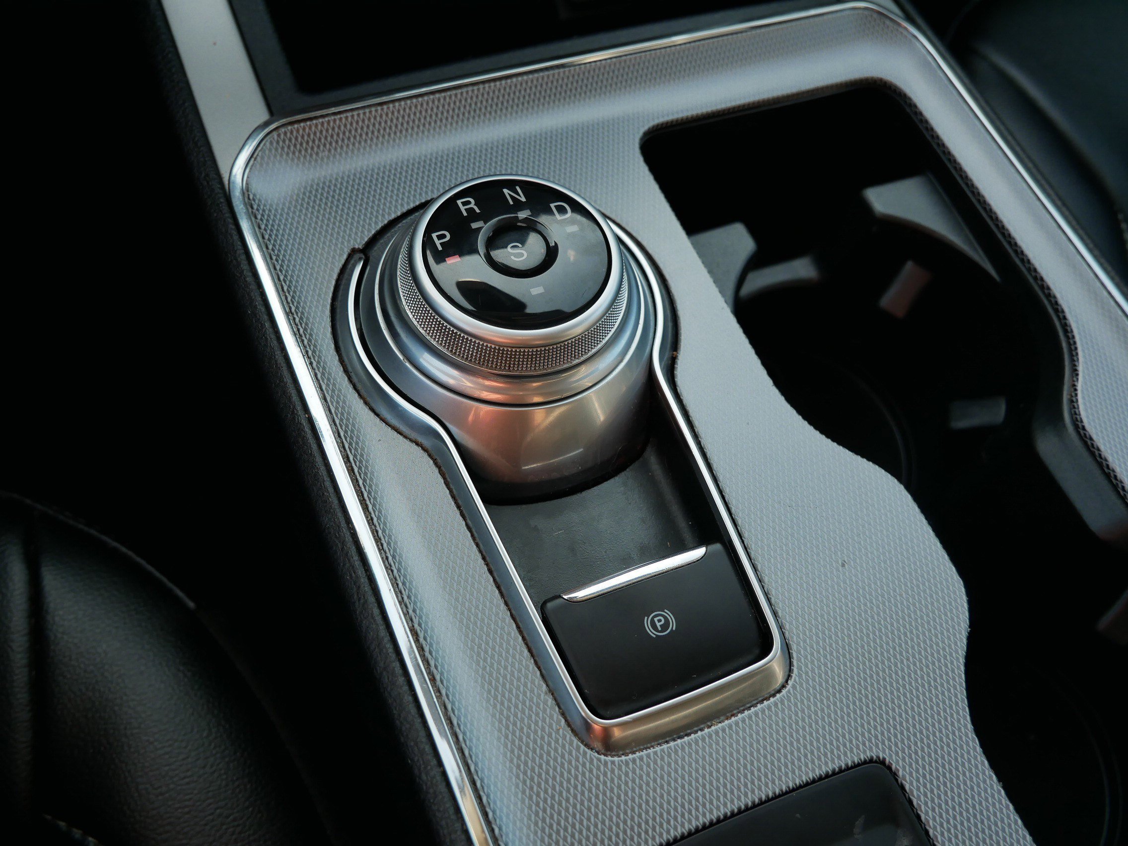 Used 2021 Ford Edge SEL image 25