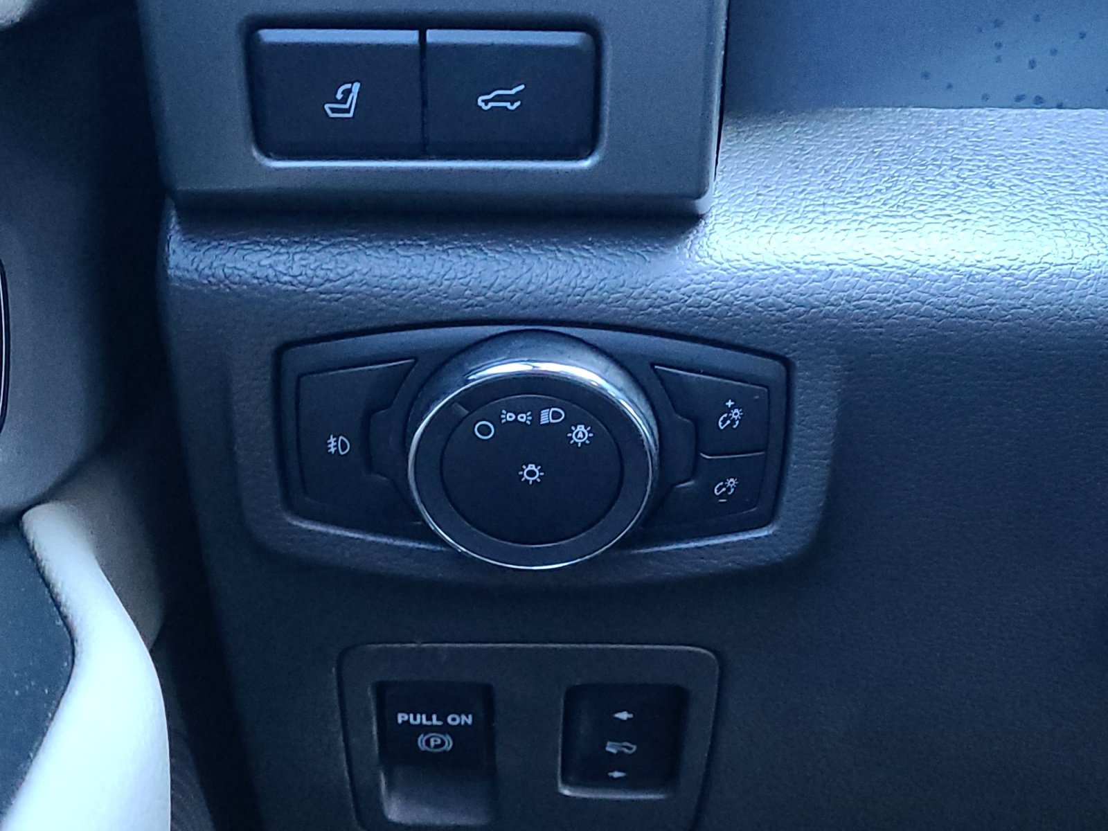 Used 2019 Ford Expedition XLT w/ Equipment Group 202A RWD image 23