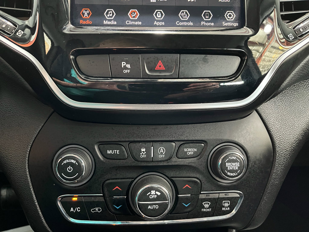 Used 2019 Jeep Cherokee Limited image 25