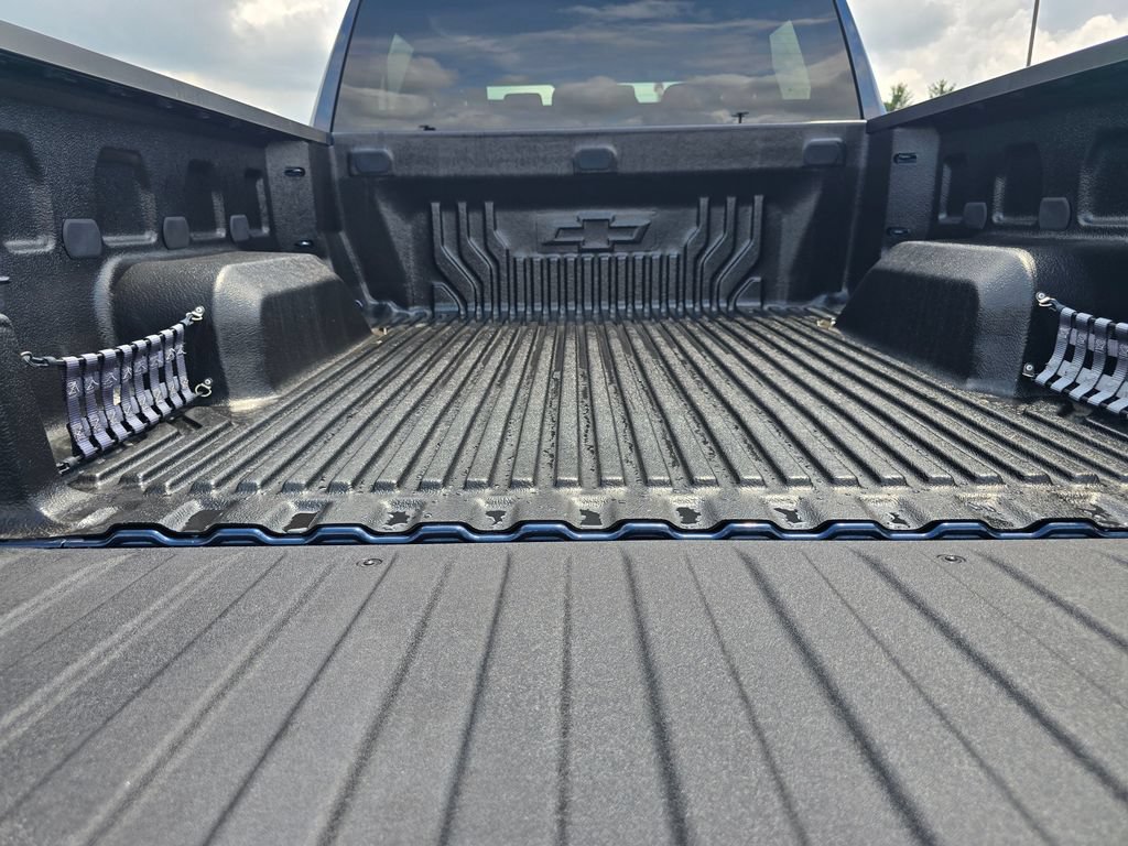 Used 2023 Chevrolet Silverado 1500 LT AWD/4WD image 14