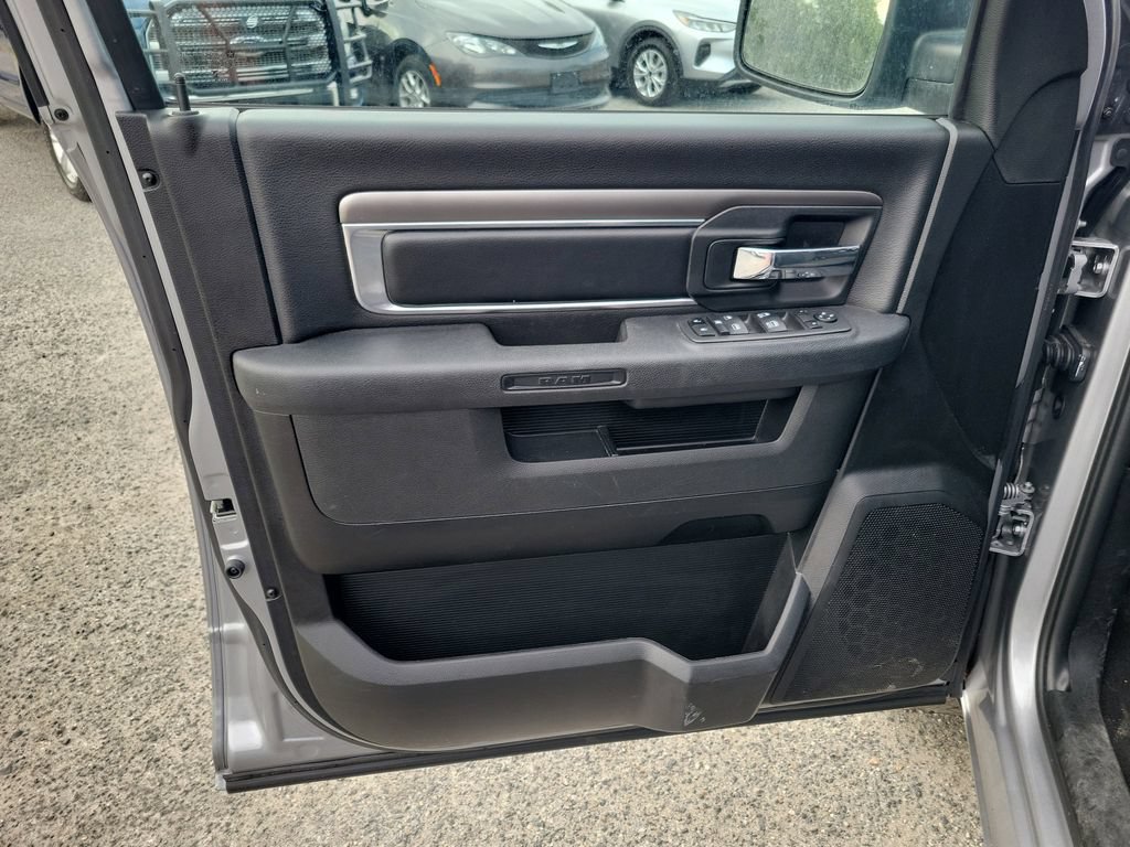 Used 2024 RAM 1500 Warlock RWD image 10