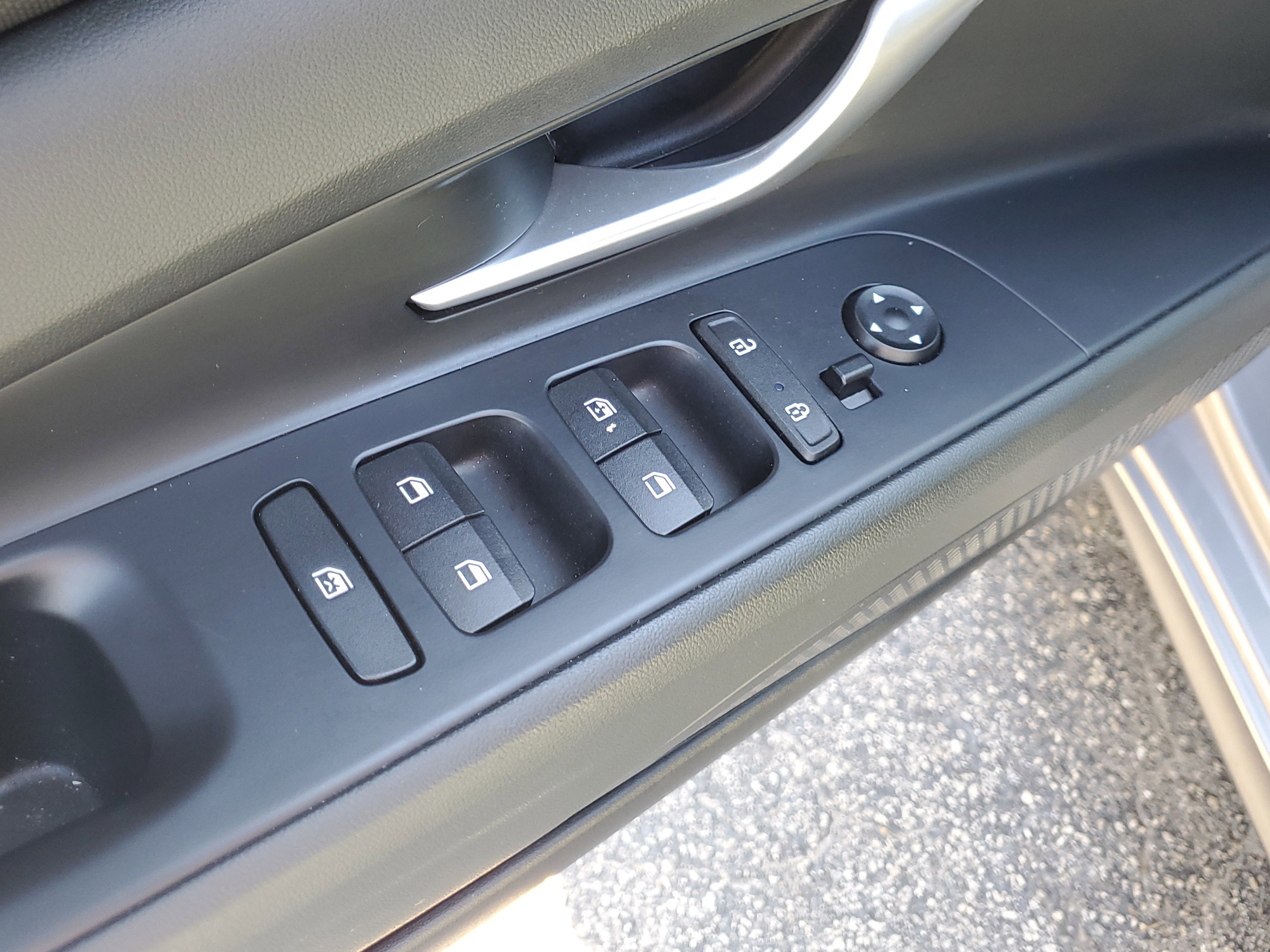 Used 2023 Hyundai Elantra SEL image 18