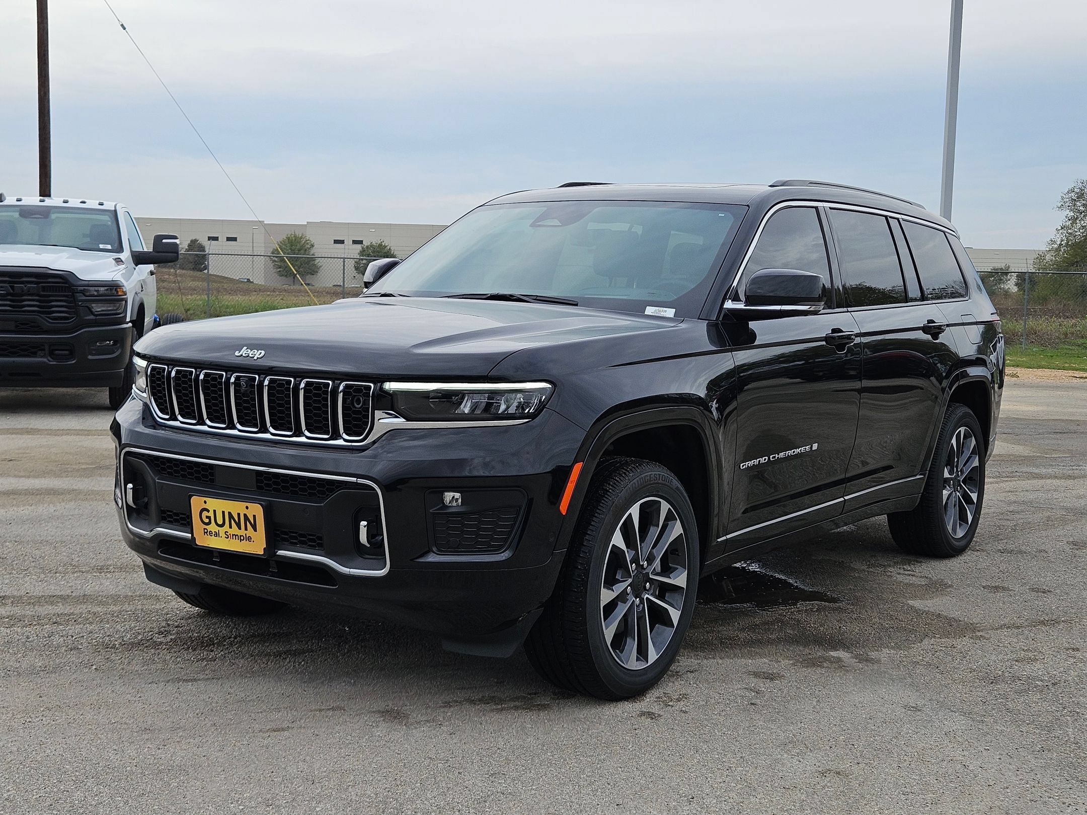 New 2025 Jeep Grand Cherokee L Overland w/ Advanced Protech Group III AWD/4WD image 7