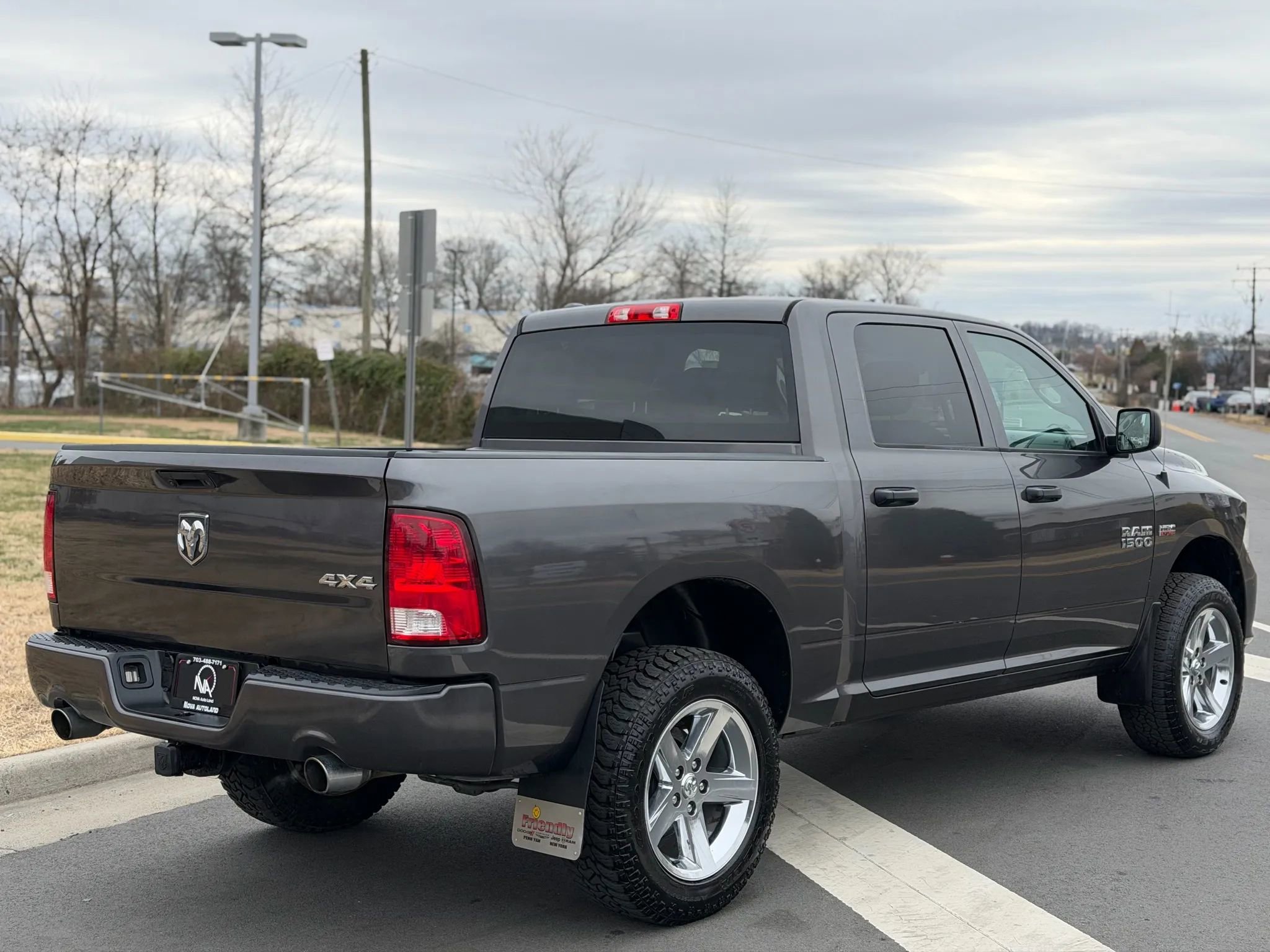Used 2017 RAM 1500 Express image 10