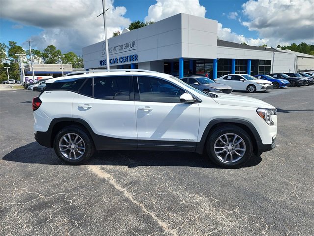 Used 2023 GMC Terrain SLT image 2