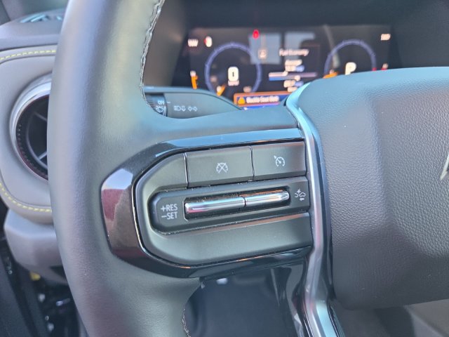 Used 2026 Chevrolet Colorado ZR2 w/ Technology Package AWD/4WD image 15
