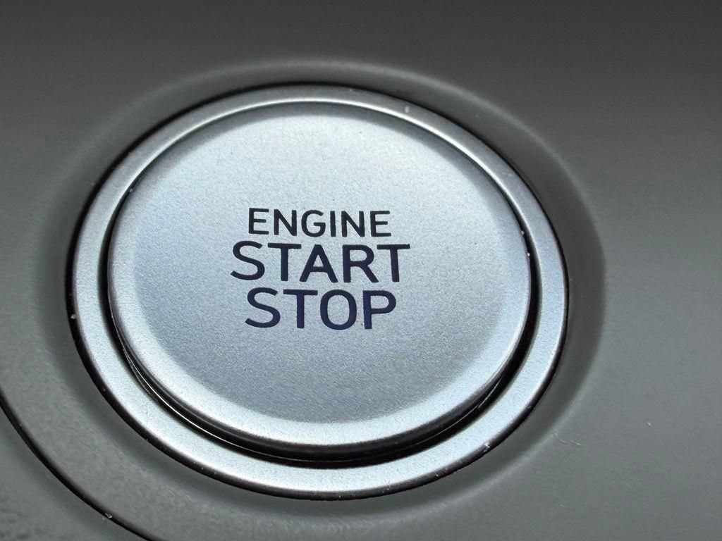 Used 2025 Hyundai Elantra SEL FWD image 21