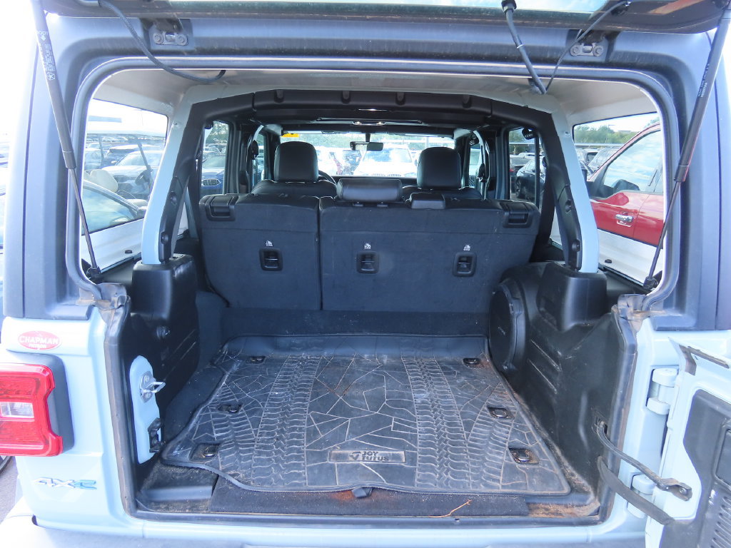 Used 2023 Jeep Wrangler Unlimited Sahara w/ Cold Weather Group AWD/4WD image 12