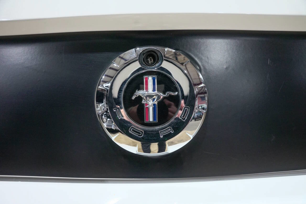 Used 2005 Ford Mustang Premium image 35