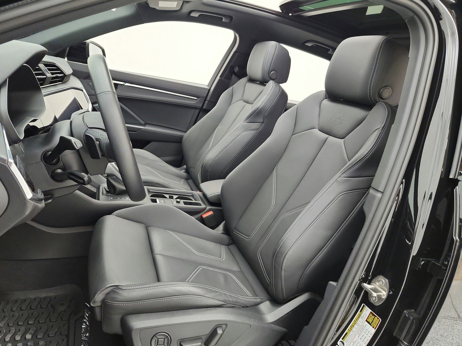 Used 2023 Audi Q3 2.0T Premium w/ Black Optic Sport Package AWD/4WD image 10