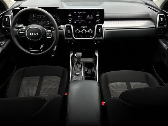 Used 2023 Kia Sorento LX FWD image 9