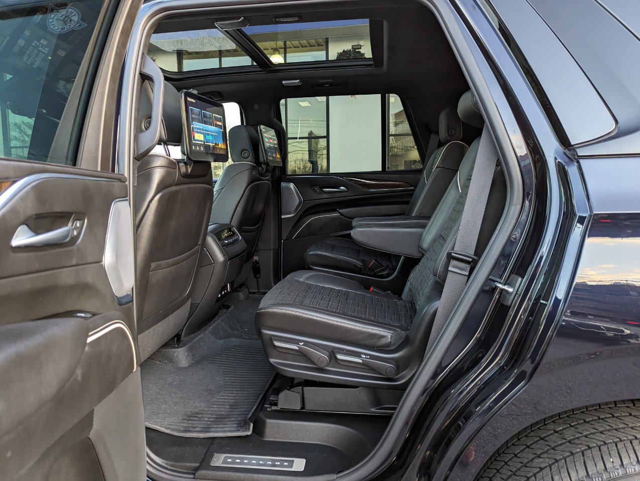 Used 2023 Cadillac Escalade Sport Platinum w/ LPO, Floor Liner Package image 38