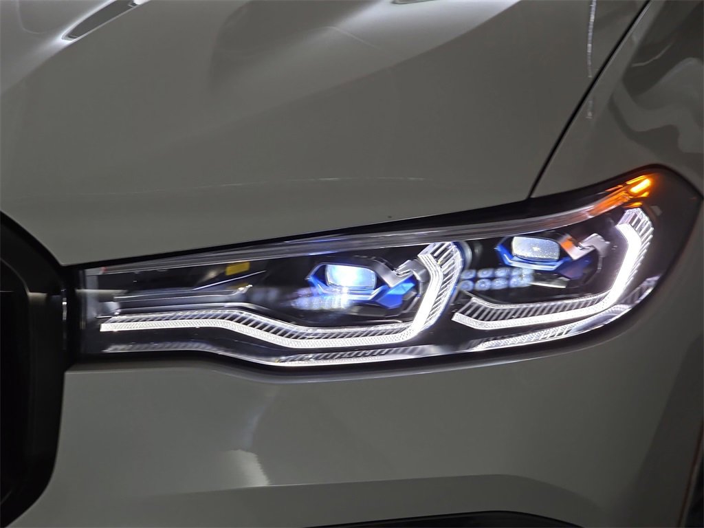 Used 2021 BMW X7 M50i w/ Executive Package image 34