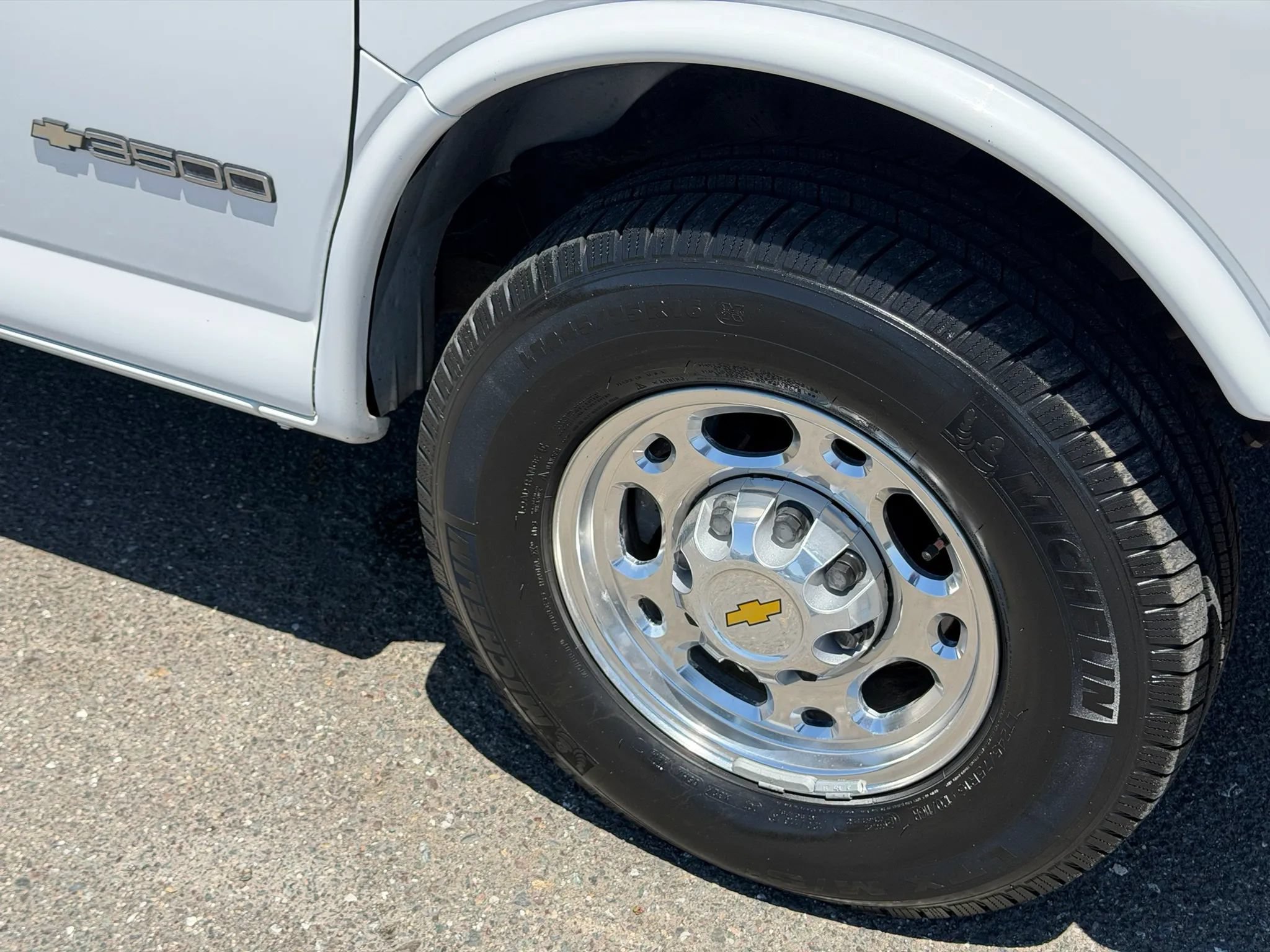 Used 2001 Chevrolet Express 3500 RWD image 19