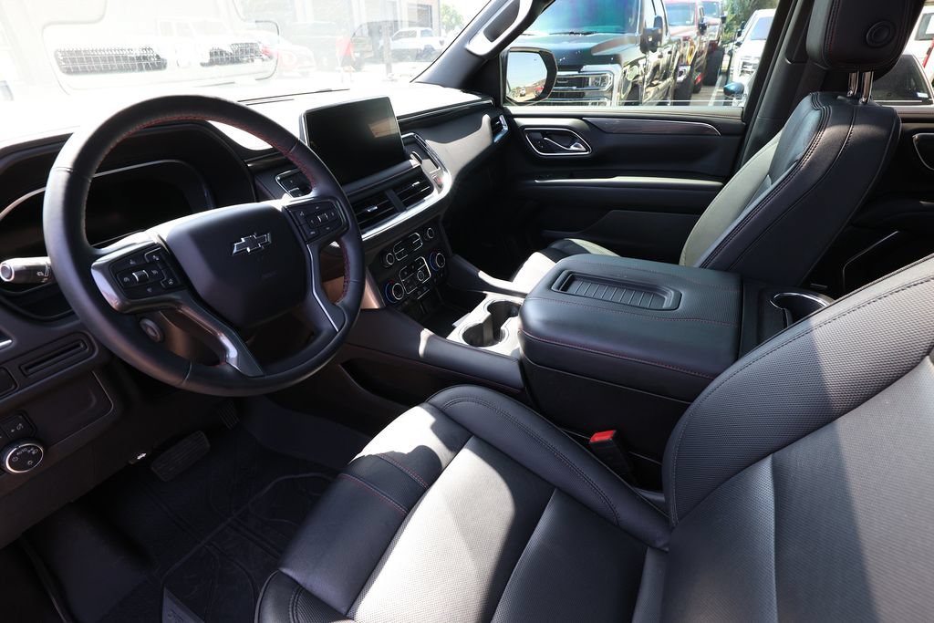 Used 2023 Chevrolet Suburban RST w/ Luxury Package AWD/4WD image 9