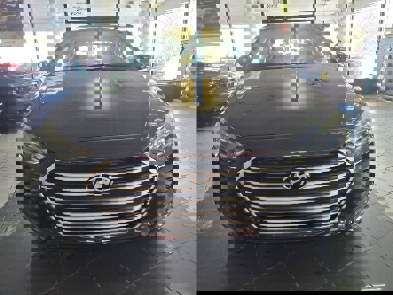 Used 2017 Hyundai Elantra SE image 2