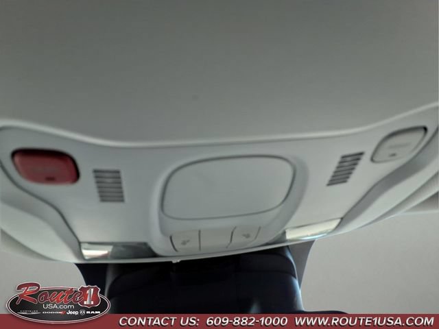 Used 2023 Jeep Renegade Latitude AWD/4WD image 36