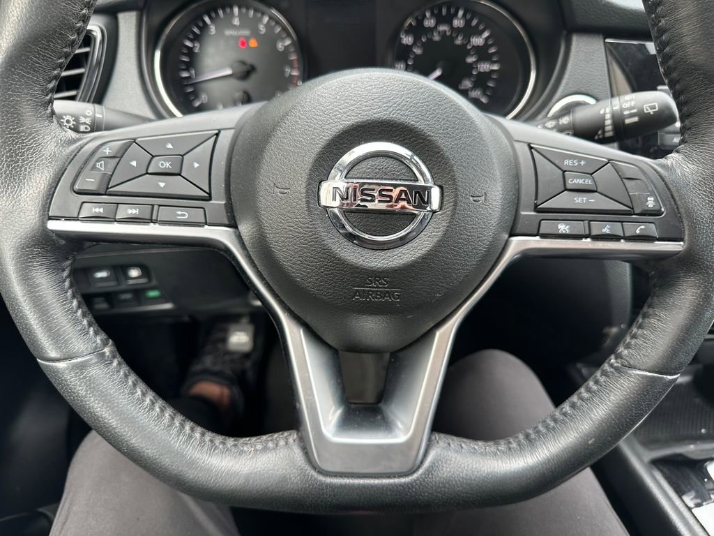 Used 2018 Nissan Rogue SV w/ Premium Package AWD/4WD image 3