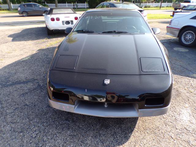 Used 1986 Pontiac Fiero GT image 2