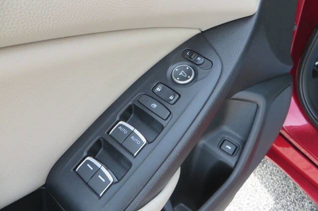 Used 2019 Honda Accord Hybrid image 18