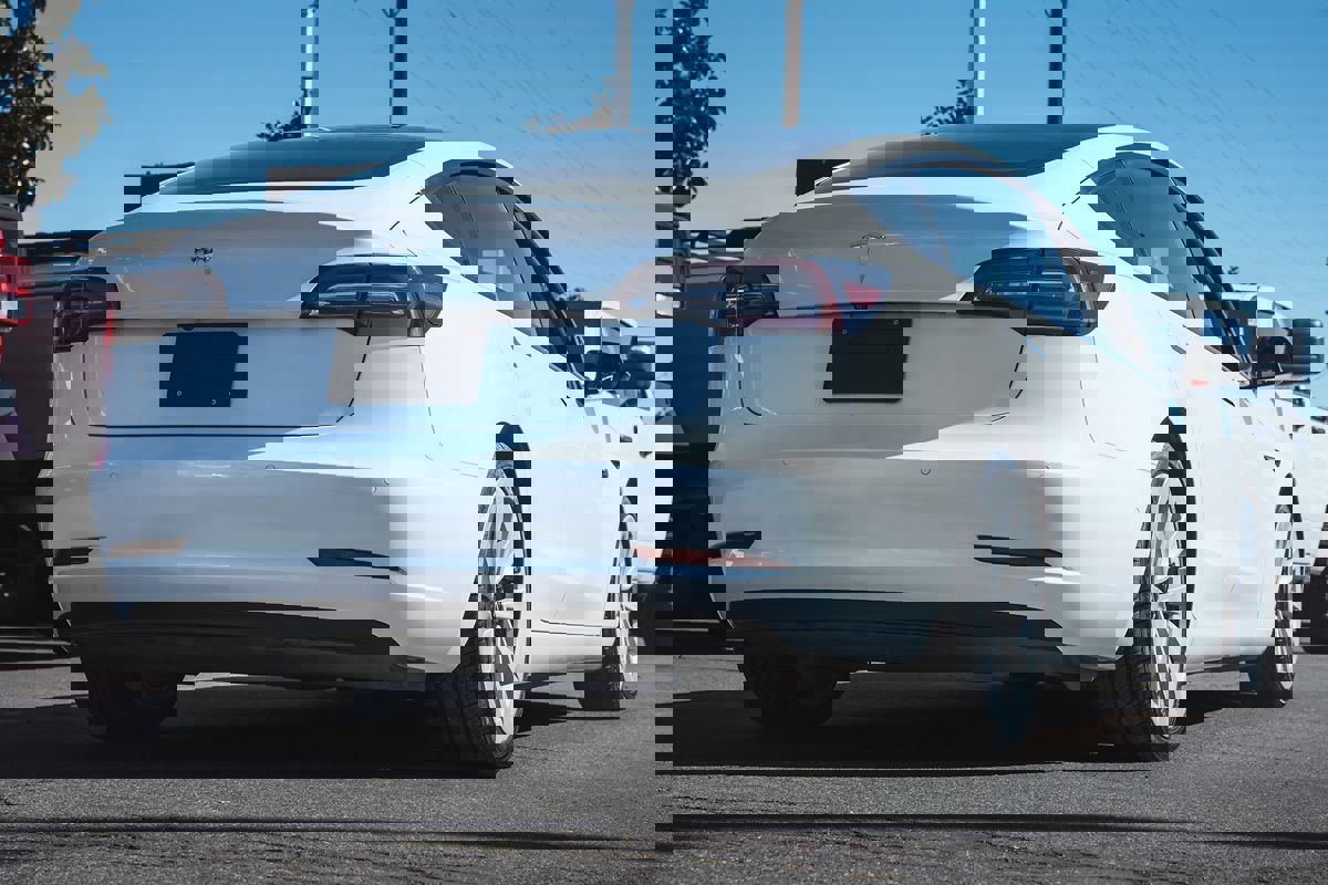 Used 2021 Tesla Model 3 Standard Range Plus image 5