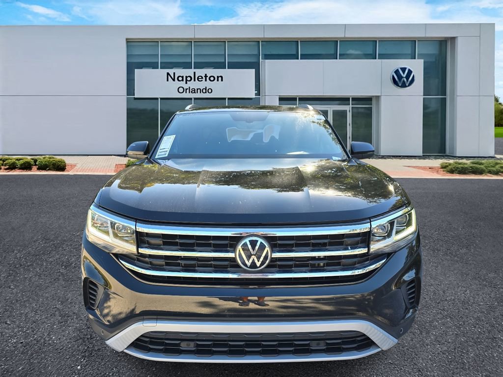 Certified 2022 Volkswagen Atlas Cross Sport SE w/ Panoramic Sunroof Package image 2