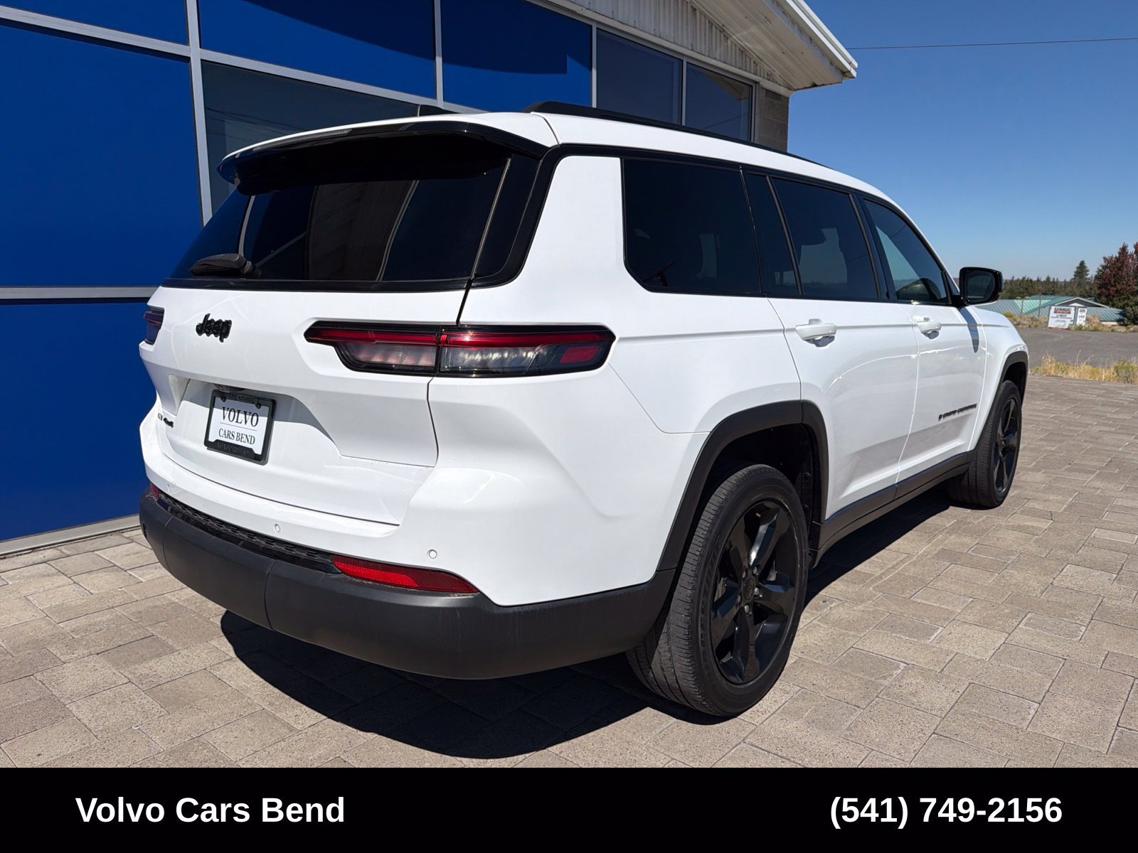 Used 2023 Jeep Grand Cherokee L Laredo AWD/4WD image 7