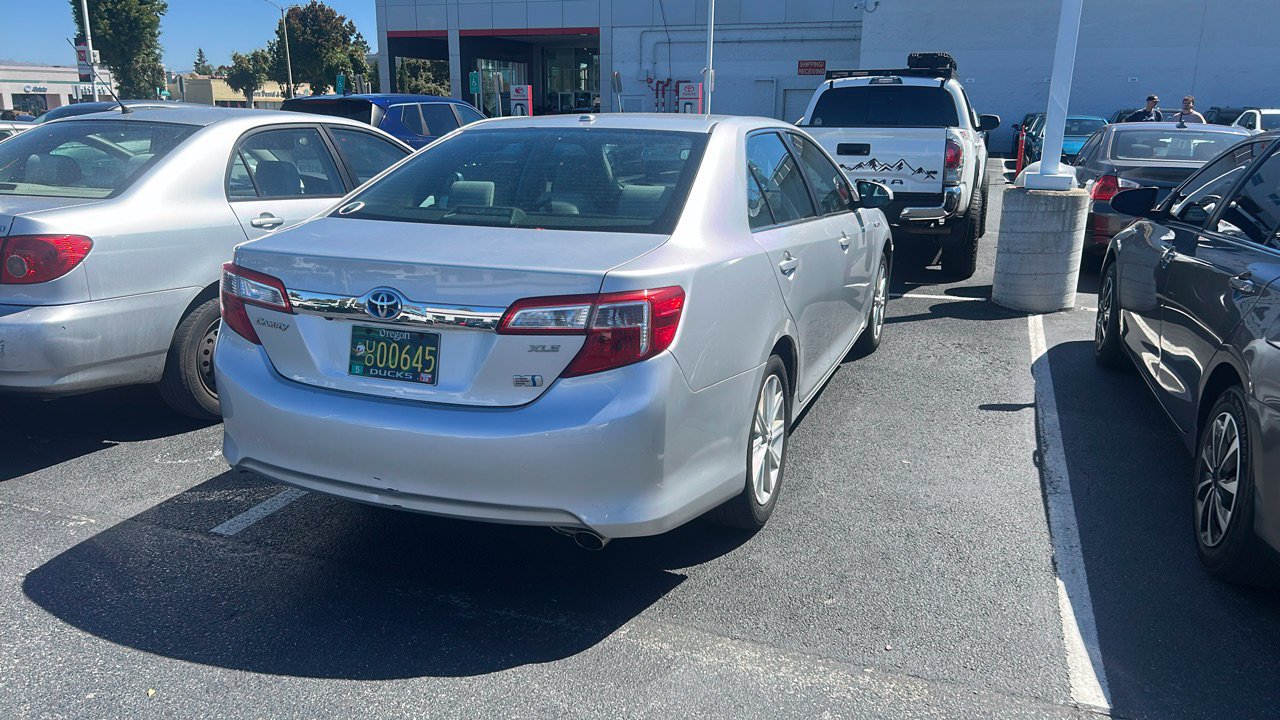 Used 2014 Toyota Camry XLE w/ Leather Package FWD image 2
