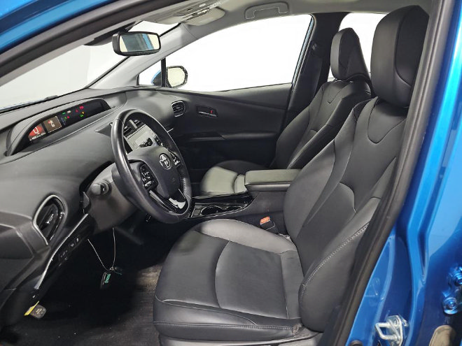 Used 2021 Toyota Prius XLE AWD/4WD image 7