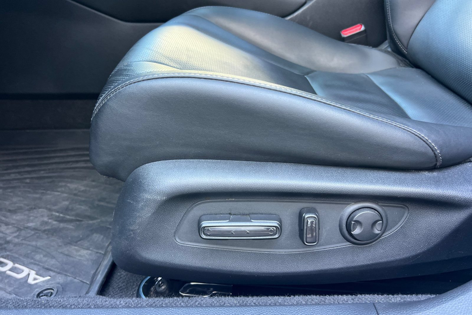 Used 2025 Honda Accord Touring image 13