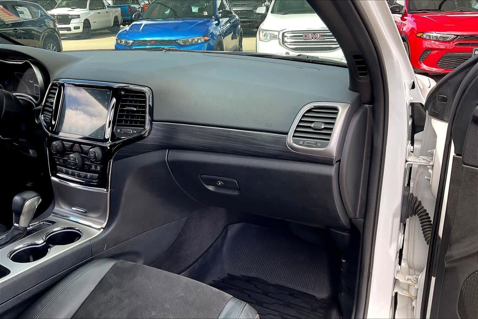 Used 2019 Jeep Grand Cherokee Altitude AWD/4WD image 18