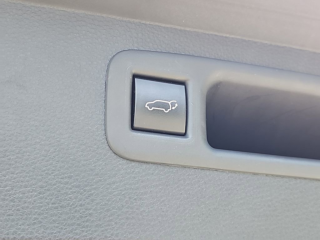 Used 2023 Toyota Highlander XLE image 29