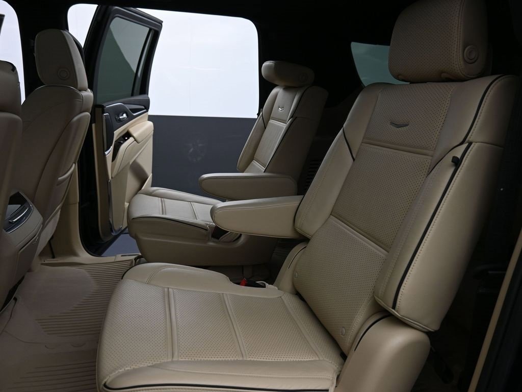 Used 2024 Cadillac Escalade ESV Premium Luxury image 14