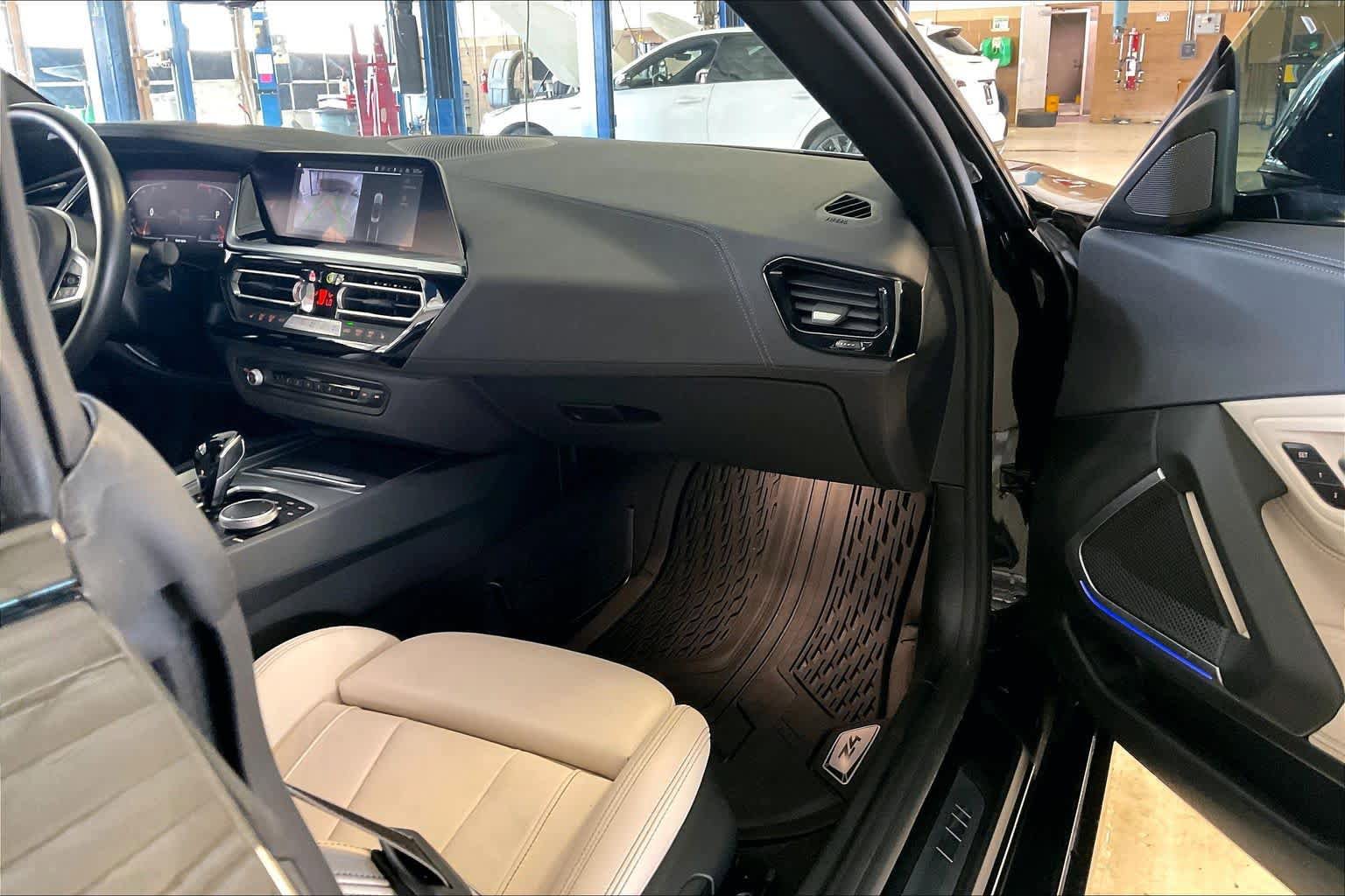 Certified 2023 BMW Z4 M40i w/ Convenience Package RWD image 16
