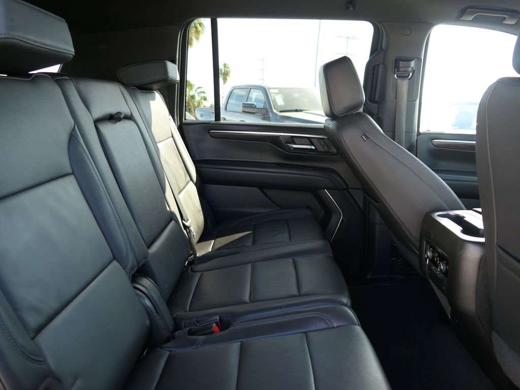 Used 2025 Chevrolet Suburban Z71 image 22