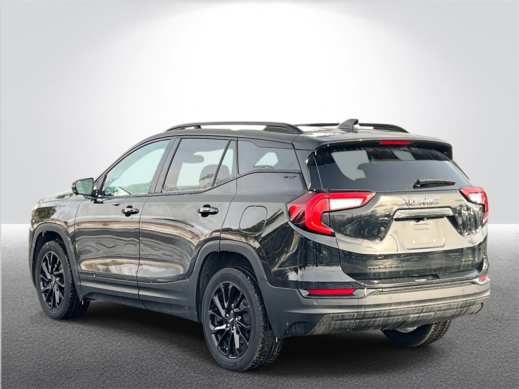Used 2024 GMC Terrain SLT w/ Elevation Edition image 4