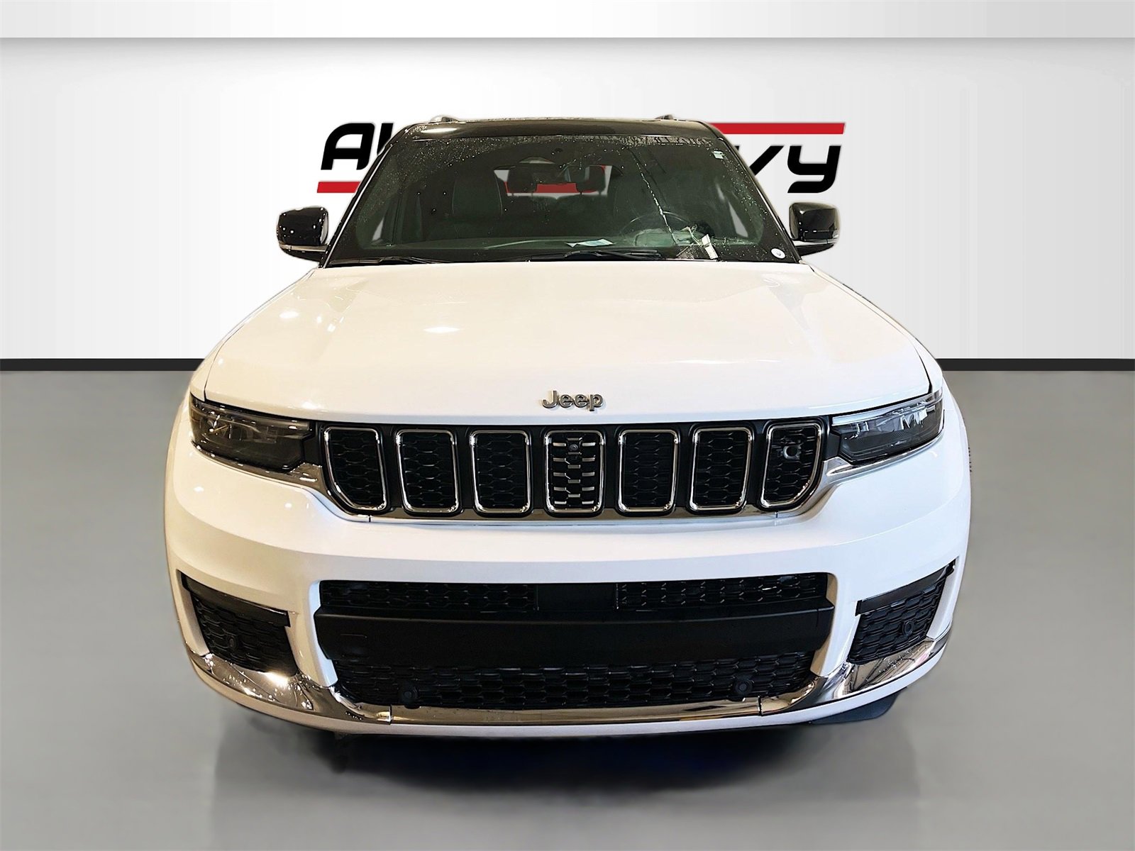 Used 2022 Jeep Grand Cherokee L Summit image 2