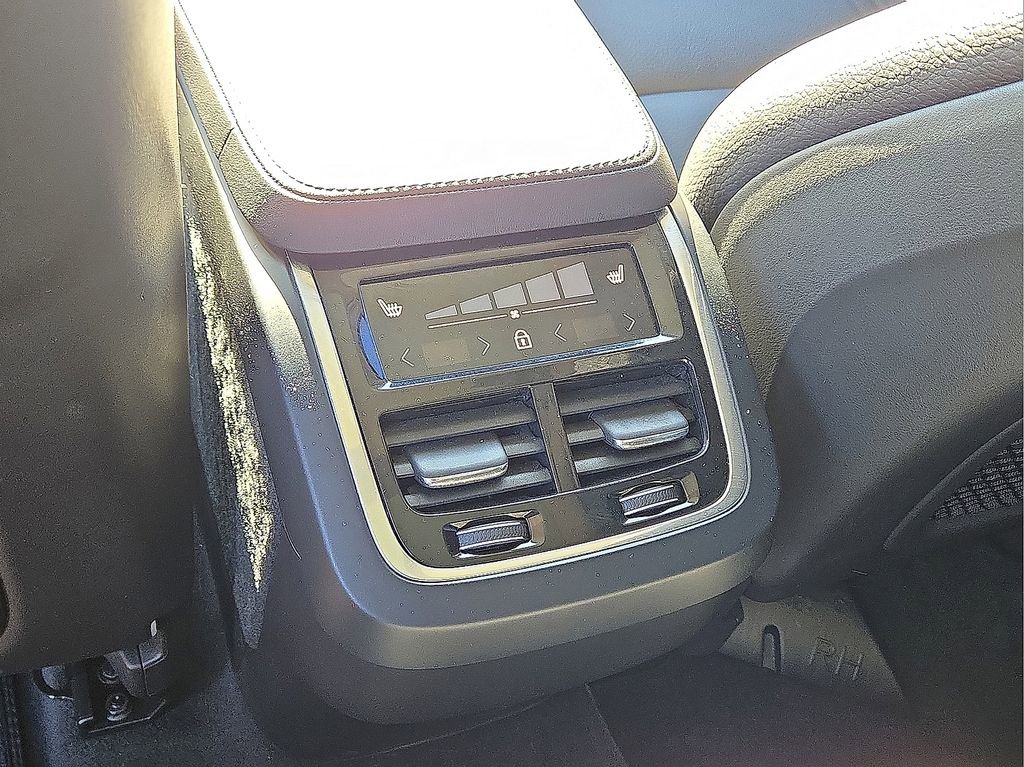 Certified 2025 Volvo XC90 B6 Ultra image 18