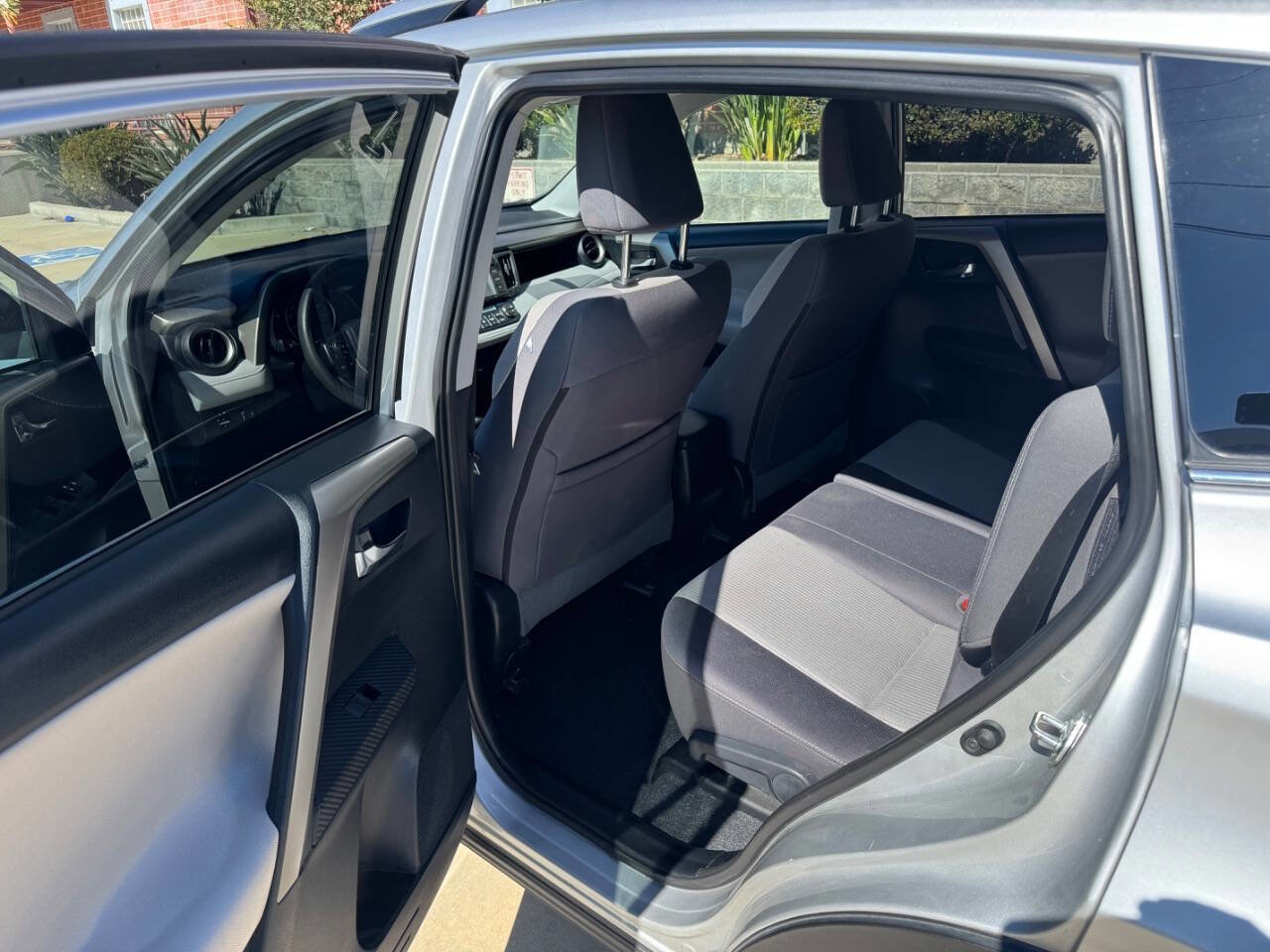 Used 2015 Toyota RAV4 XLE FWD image 9