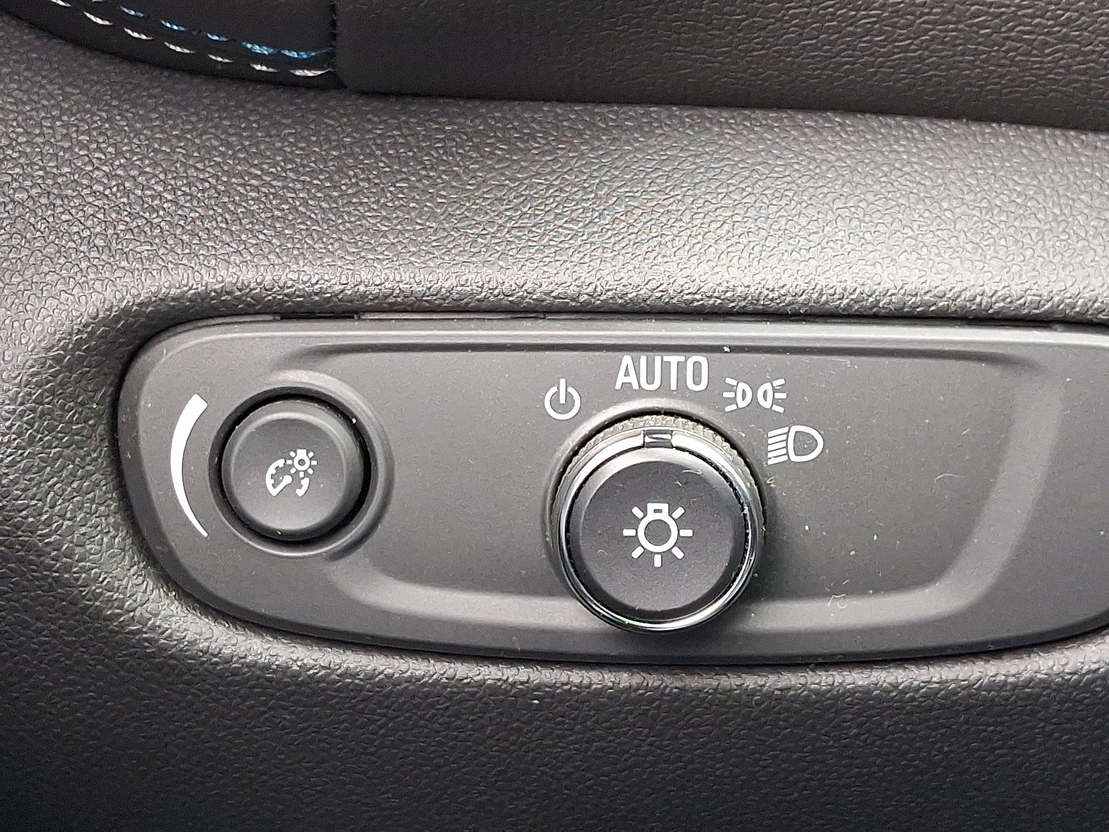 Used 2023 Chevrolet Blazer RS w/ Enhanced Convenience Package image 24