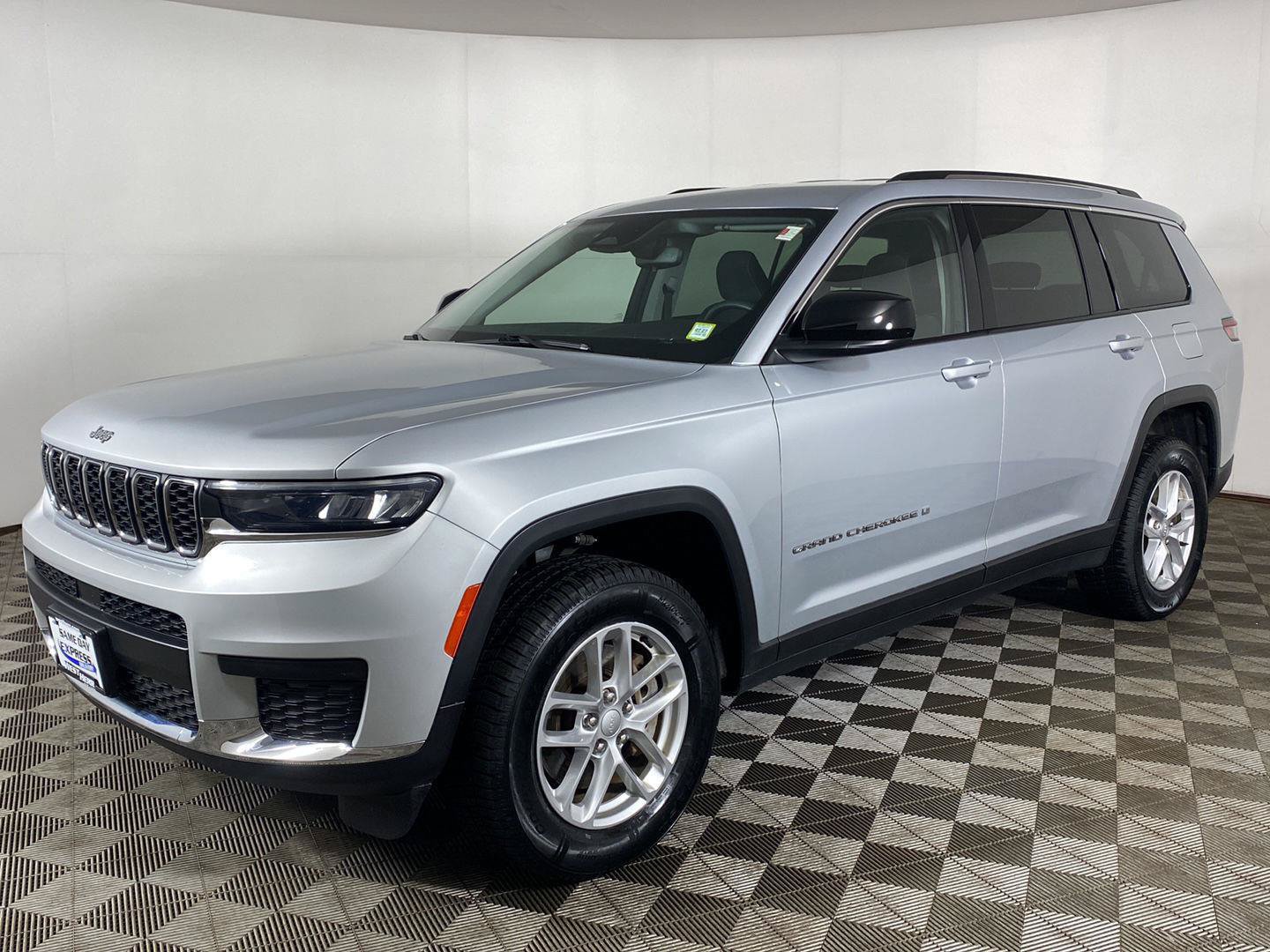 Used 2023 Jeep Grand Cherokee L Laredo w/ Luxury Tech Group I AWD/4WD image 10