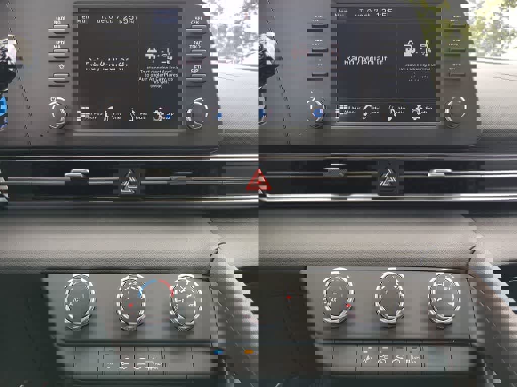 New 2025 Hyundai Elantra SE image 28