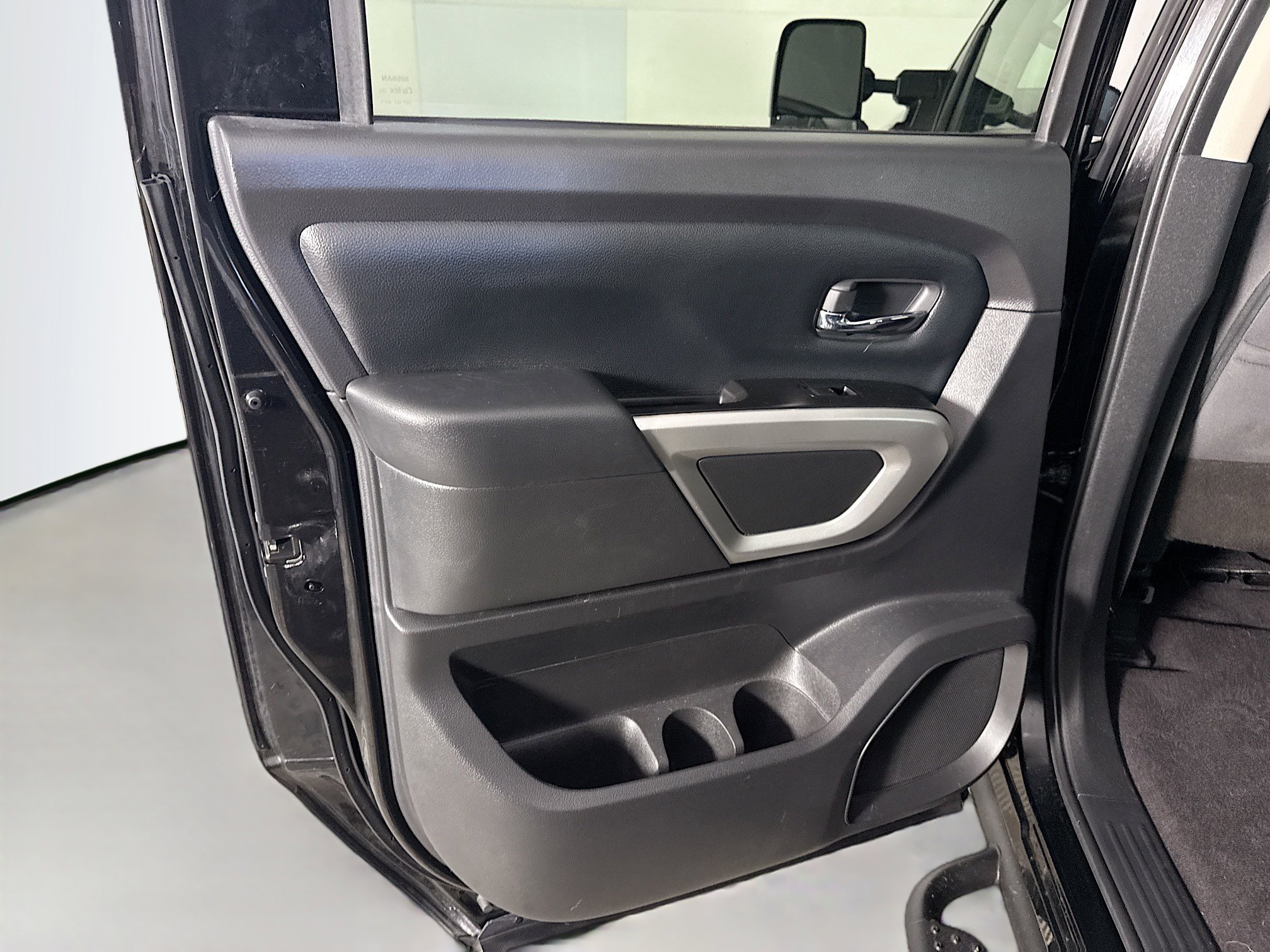 Used 2024 Nissan Titan SV w/ SV Convenience Package image 26