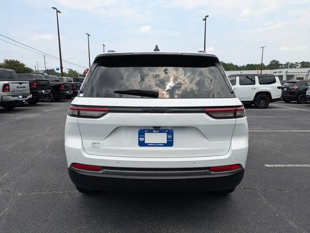 New 2026 Jeep Grand Cherokee Altitude RWD image 5
