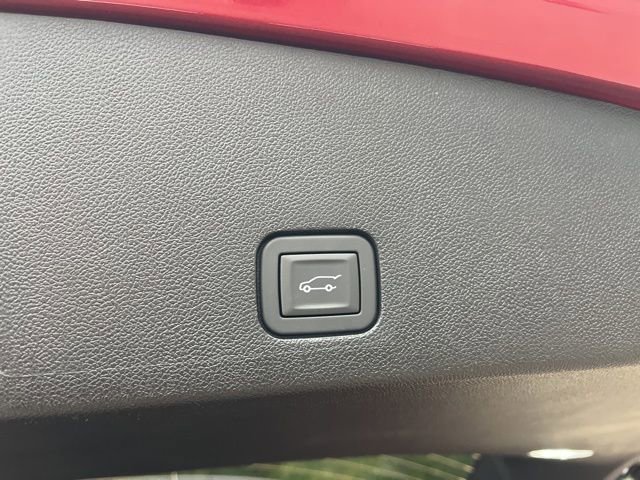 New 2025 Cadillac XT6 Luxury image 7