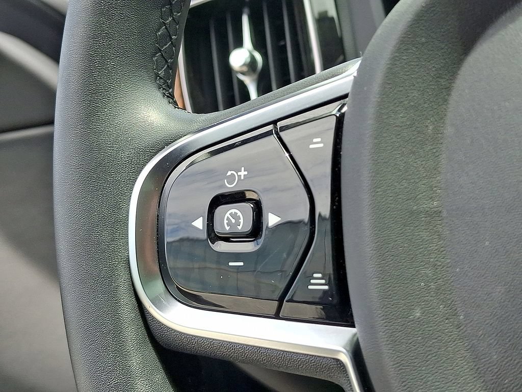 Certified 2024 Volvo XC60 B5 Plus w/ Protection Package Premier AWD/4WD image 23