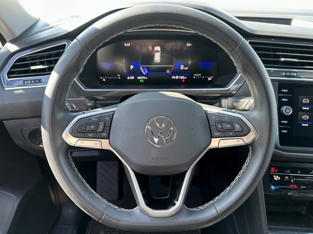 Used 2023 Volkswagen Tiguan SE image 32