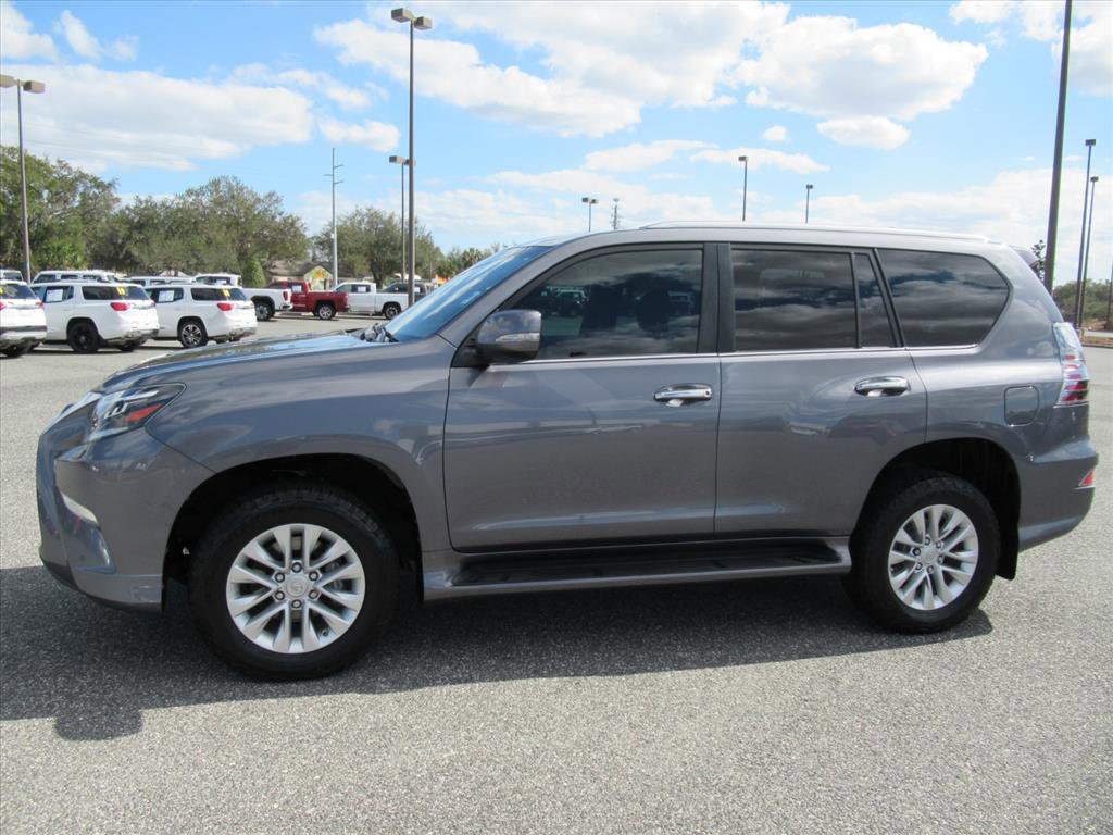 Used 2022 Lexus GX 460 Premium w/ Premium Package image 4
